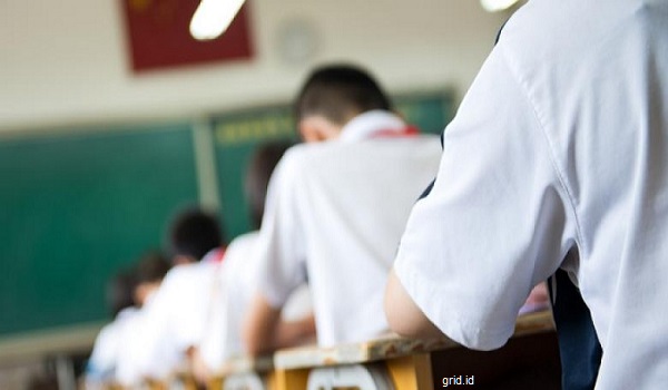 16.049 Sekolah Finalisasi Pangkalan Data Sekolah dan Siswa untuk SNMPTN