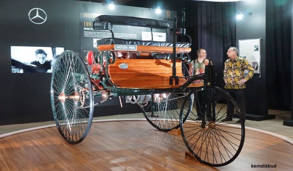 Museum Nasional Indonesia Terima Hibah Replika Mobil Pertama di Dunia