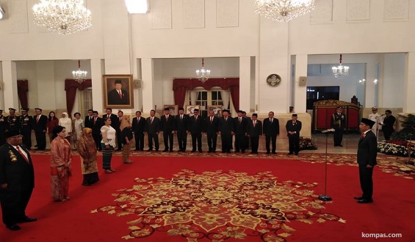 Presiden Jokowi Beri Gelar Pahlawan kepada Enam Tokoh